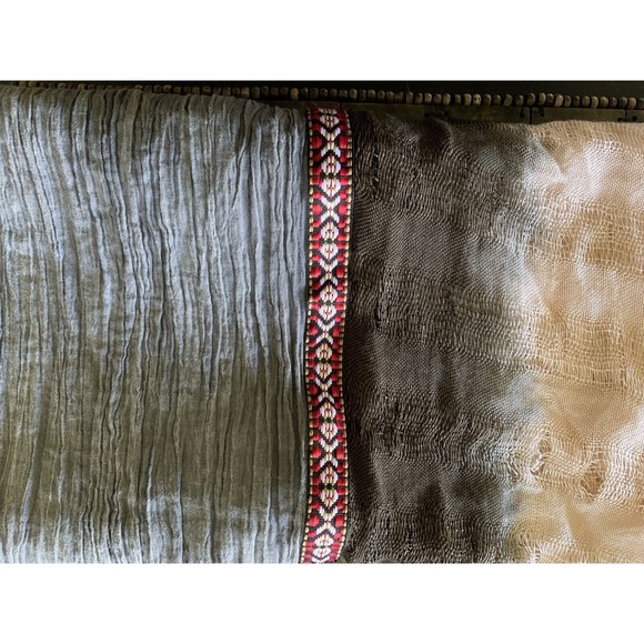 NWT BCBGeneration Infinity Loop Scarf One Size Multicolors Braid - Picture 4 of 7